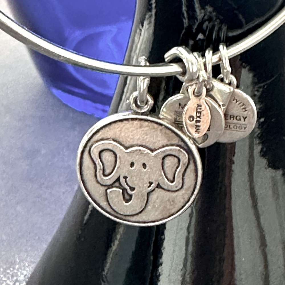 Alex and Anni bracelet w elephant